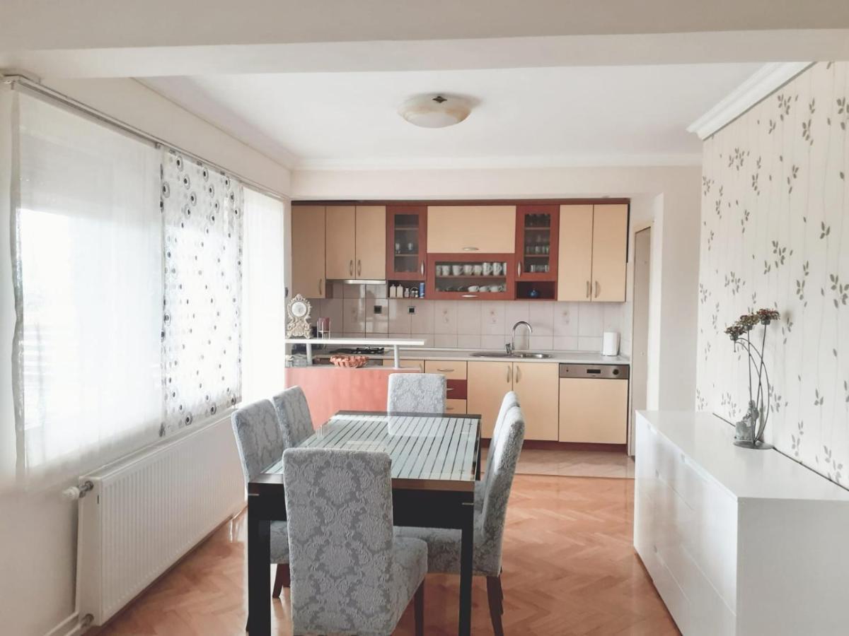 Spacious 80M2 Apartment In The Center Ljubuski Ngoại thất bức ảnh