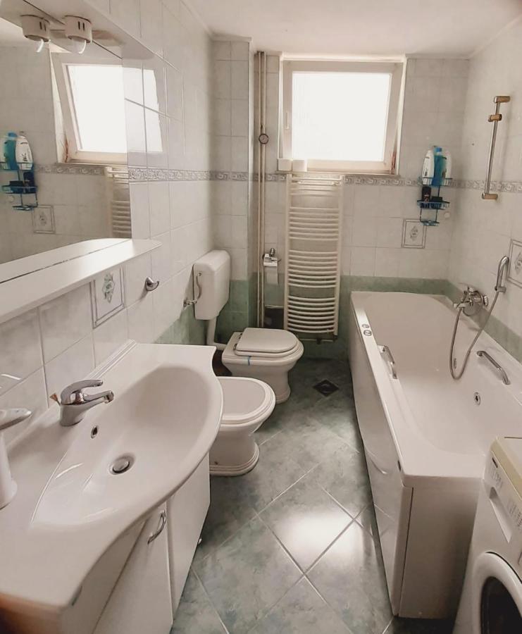 Spacious 80M2 Apartment In The Center Ljubuski Ngoại thất bức ảnh