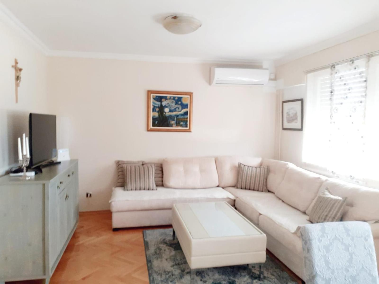 Spacious 80M2 Apartment In The Center Ljubuski Phòng bức ảnh